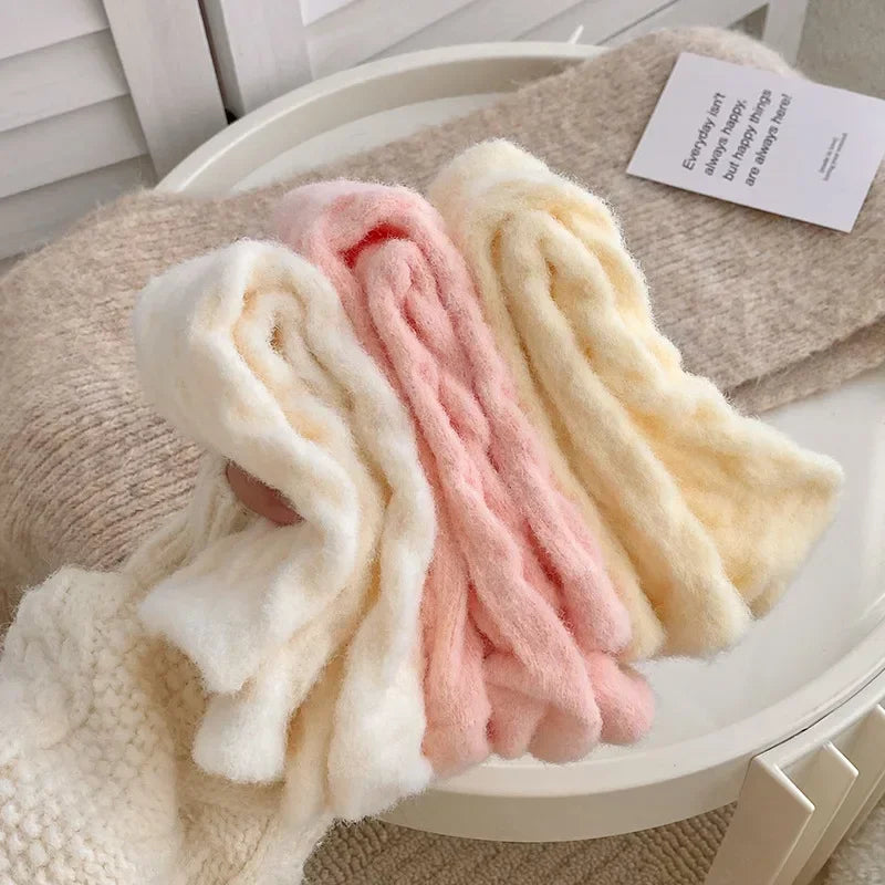 Kit de Meias Bella™ em Malha Felpuda com Trama Trançada / Maciez e Aconchego que Seus Pés Merecem!