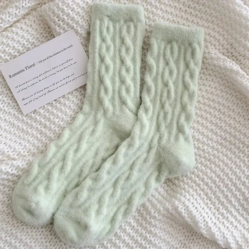 Kit de Meias Bella™ em Malha Felpuda com Trama Trançada / Maciez e Aconchego que Seus Pés Merecem!