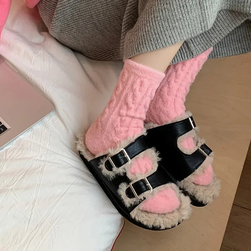 Kit de Meias Bella™ em Malha Felpuda com Trama Trançada / Maciez e Aconchego que Seus Pés Merecem!