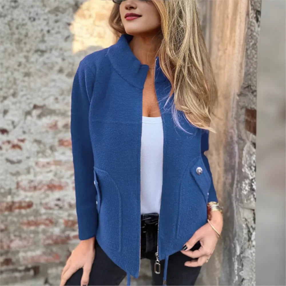 Jaqueta Donna Rebeca™ com Gola Alta e Bolsos Elegantes / Sofisticação Aconchegante para os Dias Frios!