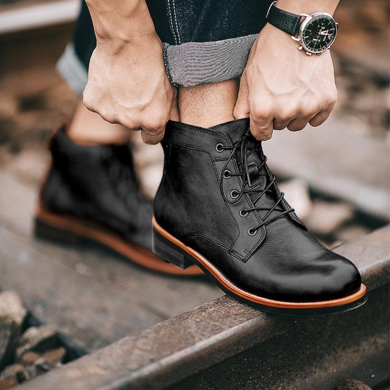 Bota Masculina em Couro Artesanal- ClassicMen / O Estilo do Homem Clássio Unidos em uma única Bota!!!