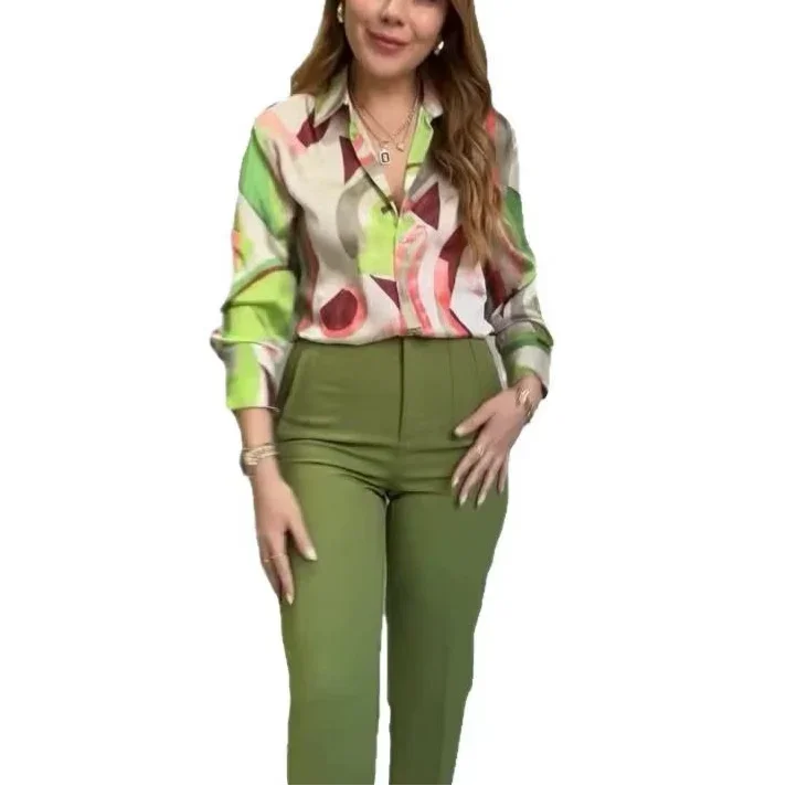 Conjunto Sálvia Élégance™ com Camisa Acetinada e Calça de Alfaiataria / Sofisticação que Vai do Office ao After!