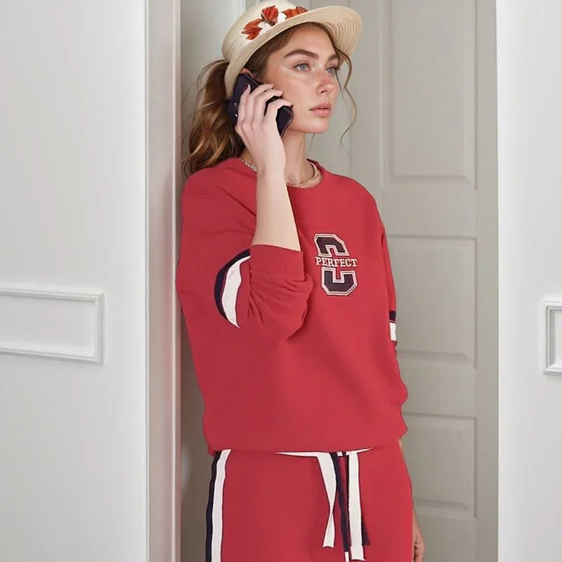 Conjunto EasyWear™ em Moletinho de Algodão com Faixas Contrastantes / Um Look Casual com Inspiração Urbana!