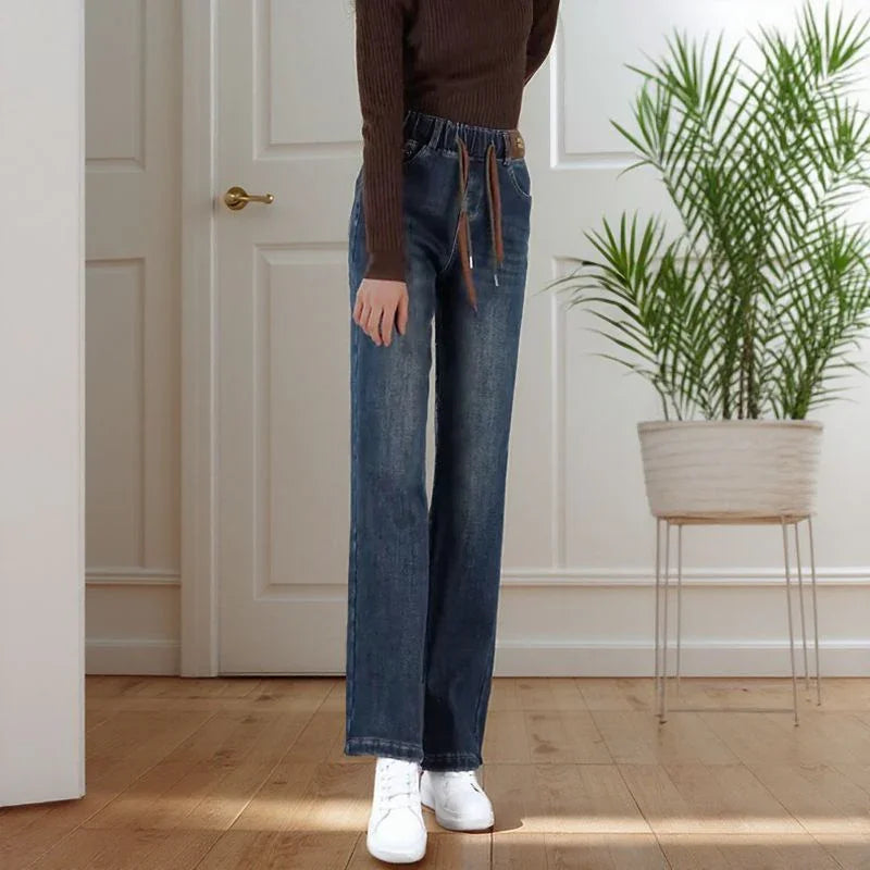 Calça Jeans Jolie™ com Cós Elástico e Lavagem Premium / O Jeans que Te Acompanha sem Exageros!