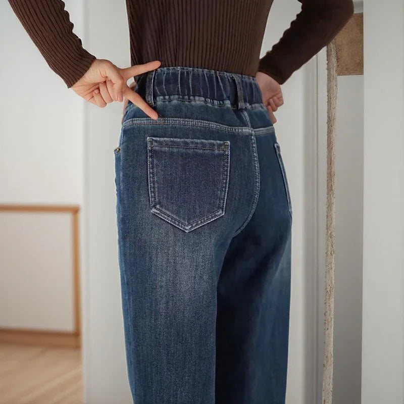 Calça Jeans Jolie™ com Cós Elástico e Lavagem Premium / O Jeans que Te Acompanha sem Exageros!