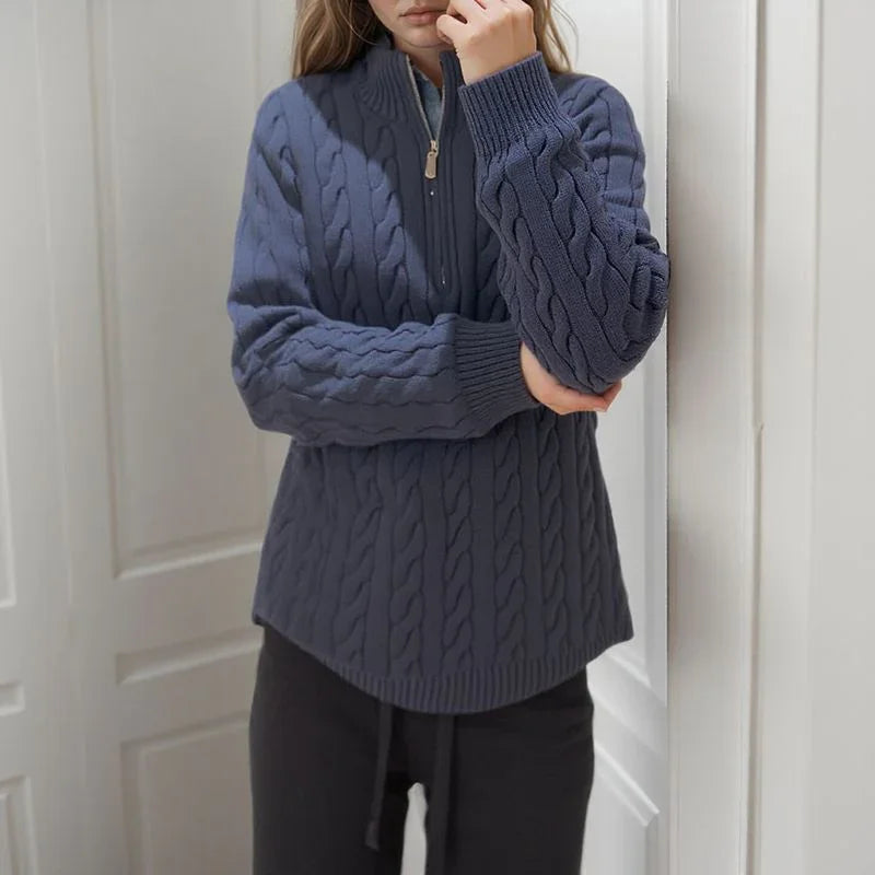 Blusa Mathilde™ em Tricô Trançado com Gola Alta / A Peça-Coringa para Looks de Inverno com Presença!