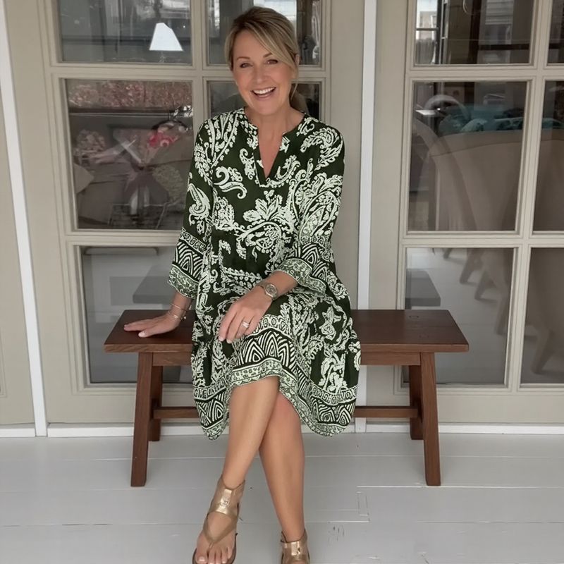 Vestido Glenda™ em Viscose Acetinada com Estampa Boho / O Encanto da Liberdade com Sofisticação!