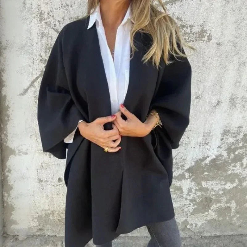 Casaco Santiago™ em Lã Premium com Design Poncho Minimalista / Uma Peça de Presença, Sofisticação e Elegância Atemporal!