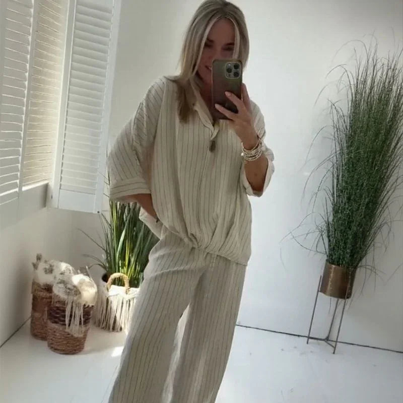 Conjunto Celinea™ com Listras Verticais e Corte Solto / Sofisticação Discreta para Mulheres de Estilo Natural!