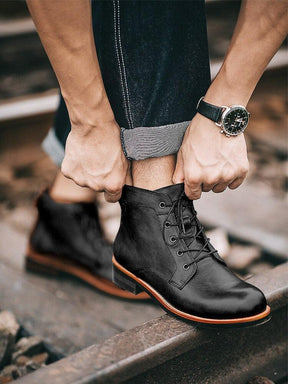Bota Masculina em Couro Artesanal- ClassicMen / O Estilo do Homem Clássio Unidos em uma única  Bota!!!