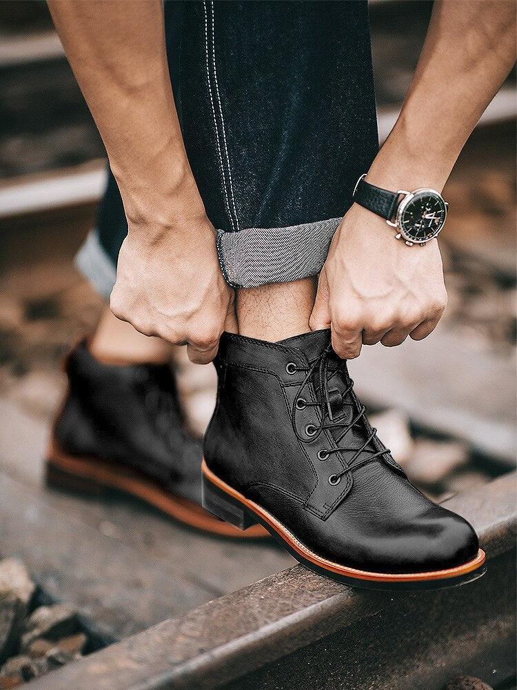 Bota Masculina em Couro Artesanal- ClassicMen / O Estilo do Homem Clássio Unidos em uma única  Bota!!!