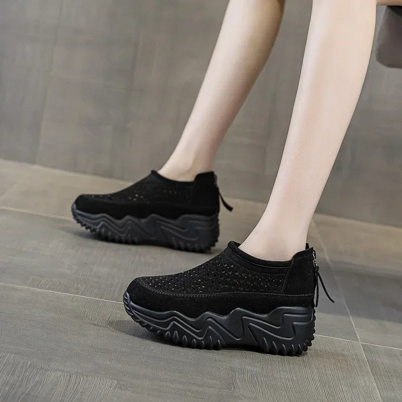 Tênis Plataforma PureWave™ em Camurça Respirável com Solado Tratorado / Um Visual Moderno para Te Levar Mais Longe!