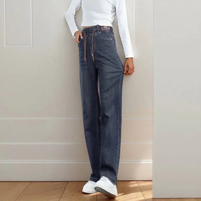 Calça Jeans Jolie™  com Cós Elástico e Lavagem Premium / O Jeans que Te Acompanha sem Exageros!