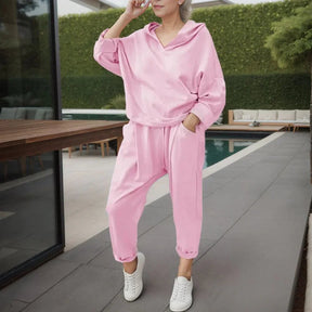 Conjunto Julieta™ em Moletinho Soft com Capuz Casual e Estilo Despojado / Conforto Sofisticado para Mulheres que Vivem com Leveza e Estilo!