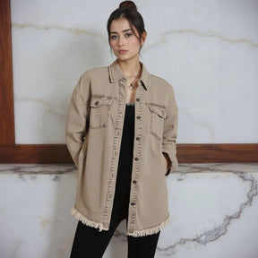 Jaqueta Jeans Dakota™ em Denim Premium e Barra Desfiada / Estilo Atemporal com Toque Urbano e Despojado!