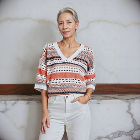 Blusa Stella™  em Tricô Vazado com Listras Elegantes /  A Peça-Curinga das Quatro Estações