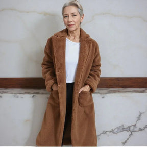 Casaco Elodie™ em Lã Teddy com Gola Alta / Sofisticação Urbana com Conforto Térmico para os Dias Frios!