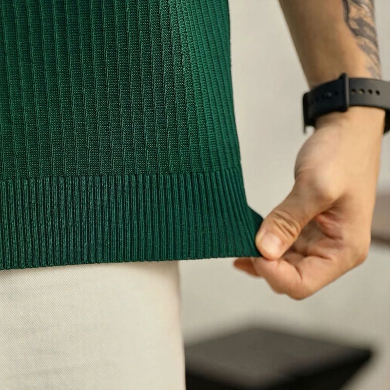 Polo Montclair™ com Zíper Minimalista e Efeito Texturizado / A Elegância Silenciosa do Estilo Old Money!