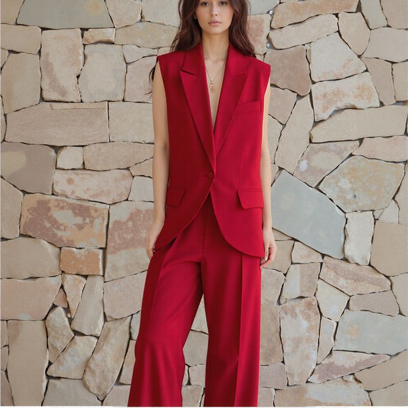 Conjunto Antoinette™ com Colete Alfaiatado e Calça de Linhas Alongadas / Clássico, Feminino e Inesquecível!