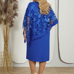 Vestido Éden™ com Sobreposição Estilo Poncho Rendada / O Encontro Perfeito entre Charme e Feminilidade!"