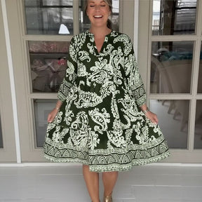 Vestido Glenda™ em Viscose Acetinada com Estampa Boho / O Encanto da Liberdade com Sofisticação!