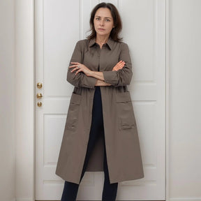 Casaco Maelis™ em Sarja Impermeável com Corte Chemise e Bolsos Frontais / Para Mulheres que Valorizam o Essencial com Estilo