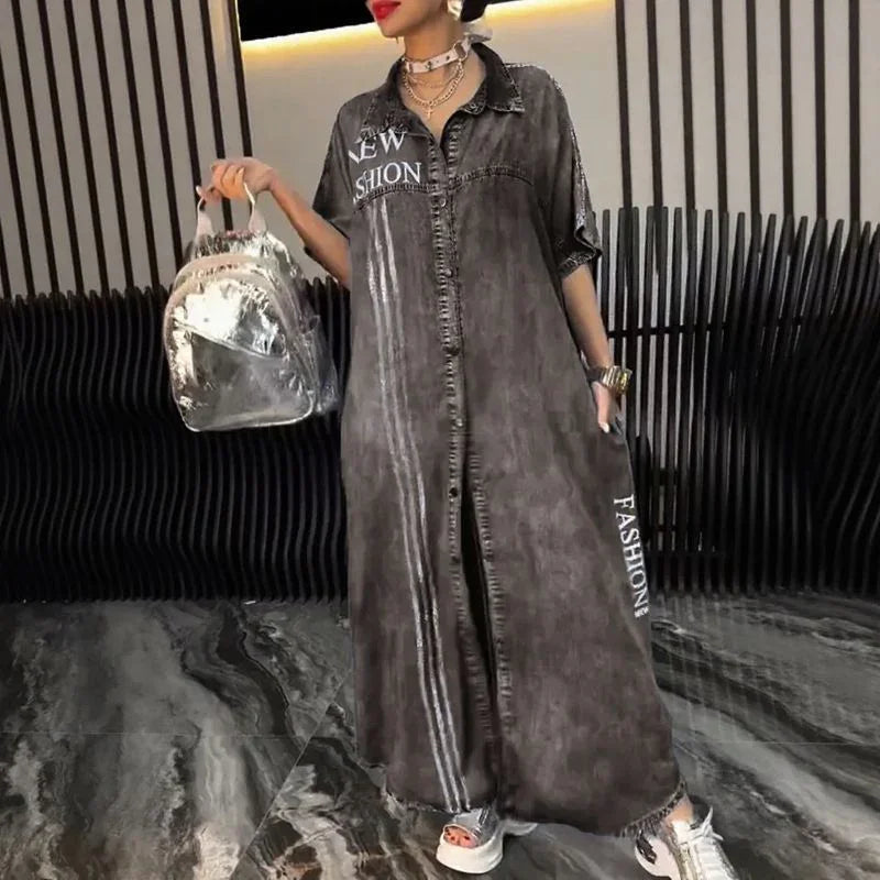 Vestido New York™ em Jeans com Lavagem Premium e Design Oversized / Para Mulheres que Desafiam o Básico e Impõem Seu Estilo!