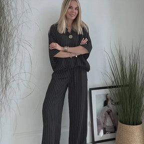 Conjunto Celinea™ com Listras Verticais e Corte Solto / Sofisticação Discreta para Mulheres de Estilo Natural!