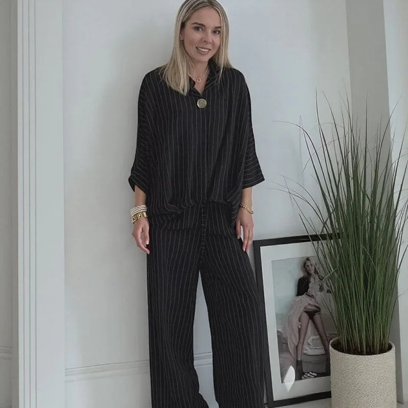 Conjunto Celinea™ com Listras Verticais e Corte Solto / Sofisticação Discreta para Mulheres de Estilo Natural!