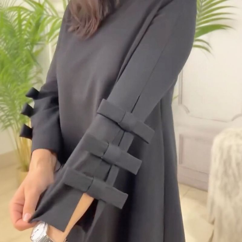 Vestido Maison Noir™ com Mangas Esculpidas e Corte de Alfaiataria / Sofisticação Minimalista para Mulheres de Presença